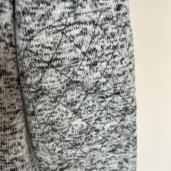 Jacket, zip up; snaps at collar - Picture 6 of 9